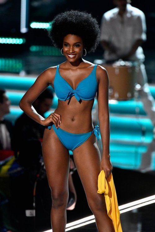 the-sweet-life-ja: CONGRATULATIONS TO OUR MISS UNIVERSE Miss Davina Bennett received the second runner-up title on Sunday (26.Nov.17) night in the Miss Universe 2017 competition but she won the hearts of many around the world which really is the ultimate