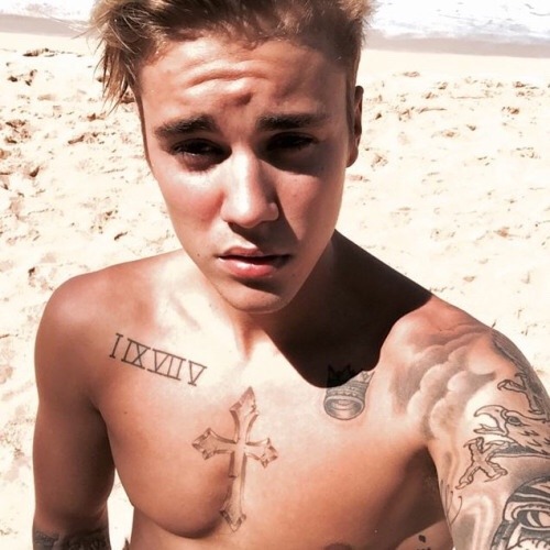lamhenry:  viethungb:  Justin Bí bờ!!!😎😎😎😎  Love him