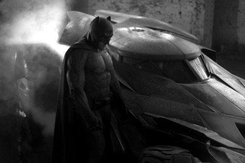 Ladies & Gentlemen  here’s the firt pic of Ben Affleck as Batman and the new Batmobile !!!! I FUCKING LOVE IT !! so dark , so mean , so raw !! This will be a hell of a movie !! 