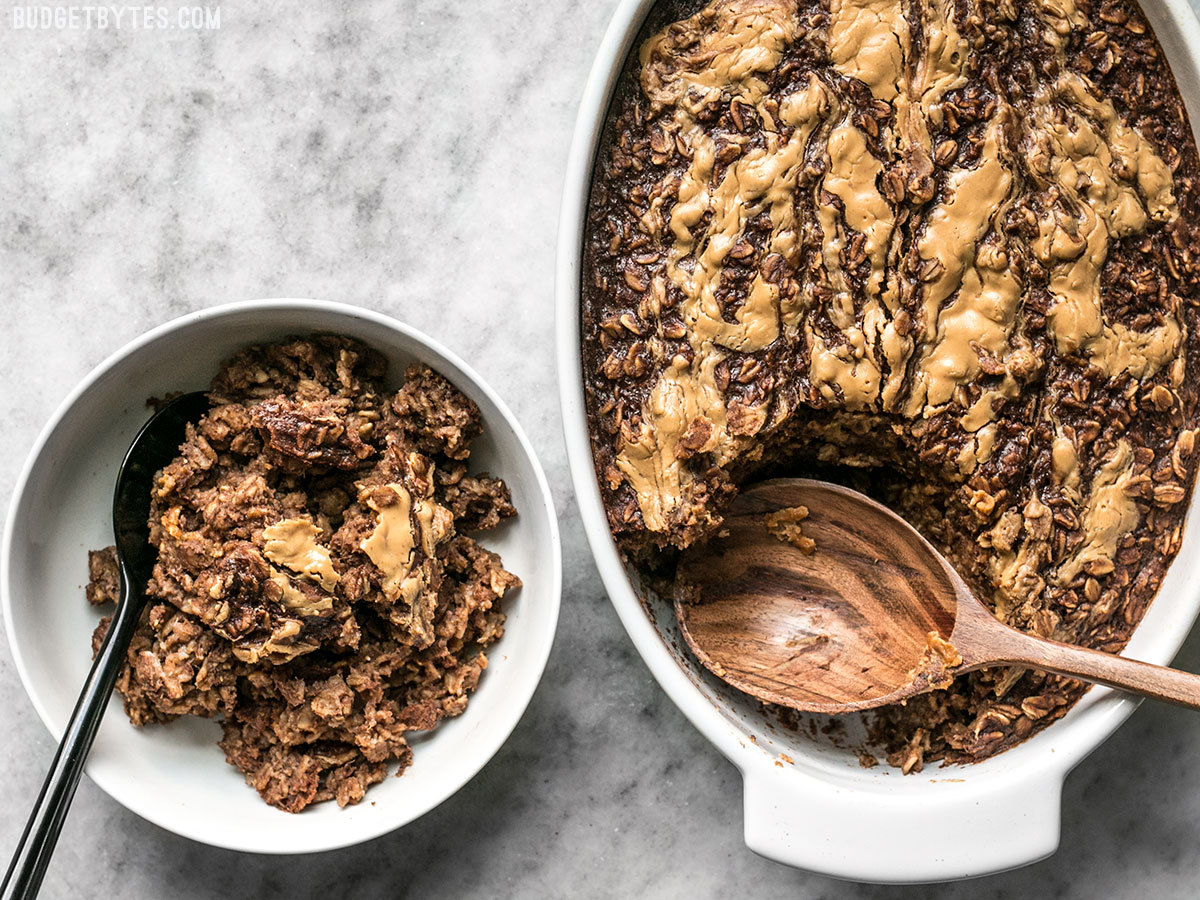 foodffs:  PEANUT BUTTER BROWNIE BAKED OATMEALFollow for recipesGet your FoodFfs stuff