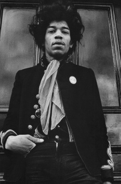 babeimgonnaleaveu:   Jimi Hendrix photographed by Petra Niemeier in London, 1967.   say no more