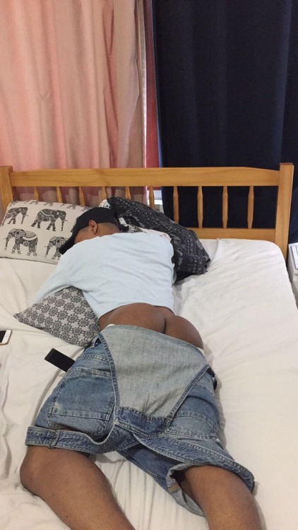 thatboyfenty:  When you wanna sleep but they don’t   Sc; thatboyfenty  Ig; lifeoffgregory