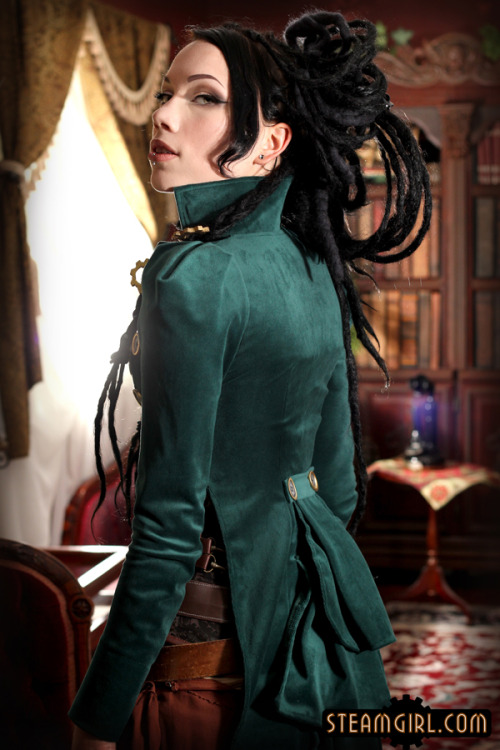 steamgirlofficial:  It’s always a special occasion when we get to introduce a new model, and this week is definitely no exception! So please join me in officially welcoming Shannyn Visceral to SteamGirl.com; I think she’s going to fit in quite well.