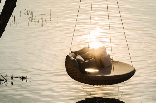 shadow-in-fog:  mymodernmet: Swing Rest by Daniel Pouzet A hanging couch that offers the ultimate relaxation of a swing to lounge on in nature. 