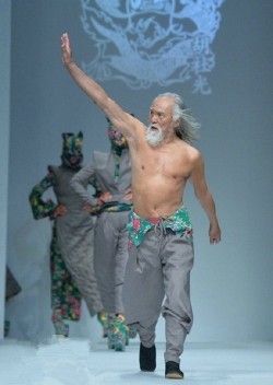 fuckyeahchinesefashion:79 year old grandpa @王德顺老头 walking for beijing fashion week 
