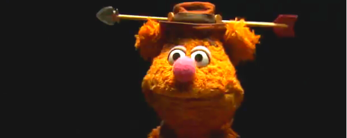 deadlightsgirl:  muppetmindset:  “Good grief, the comedian’s a bear!”  “No he’s-a not, he’s-a wearing a necktie!”   my all-time favorite punchline. makes me laugh every time i hear it.