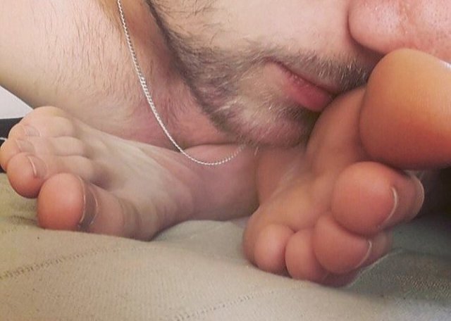 hotmenandfeet: