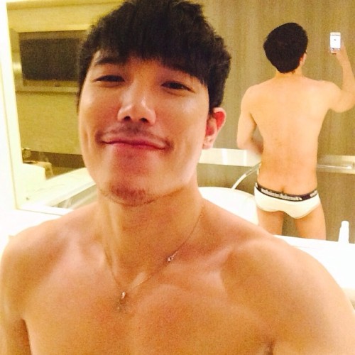 bbbtm13:  Kevin Lee, sexy leanfit Chinese model from Hong Kong. Reblog & follow me for more surprise!