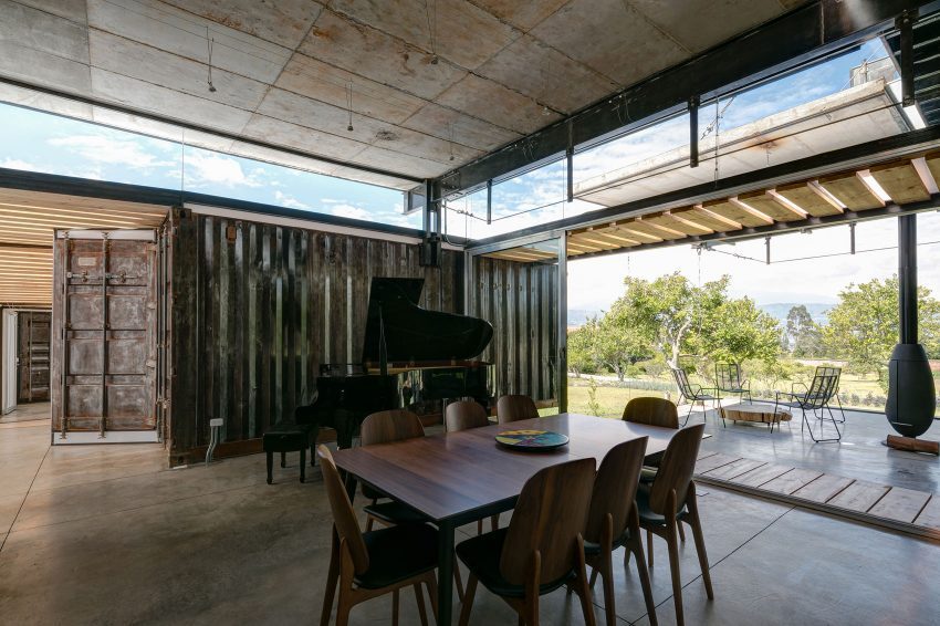 architags:  Daniel Moreno Flores &amp; Sebastian Calero. RDP/ Shipping Container