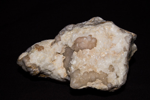 arockmaniac:Druzy/agatey rock from unknown location shown under mid-wave ultraviolet, short wave ult
