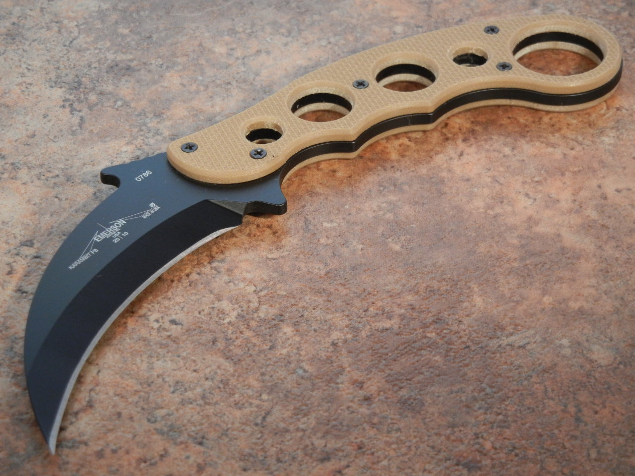 gunrunnerhell:  Emerson Knives - Fixed Karambit (Desert) 1-of-10