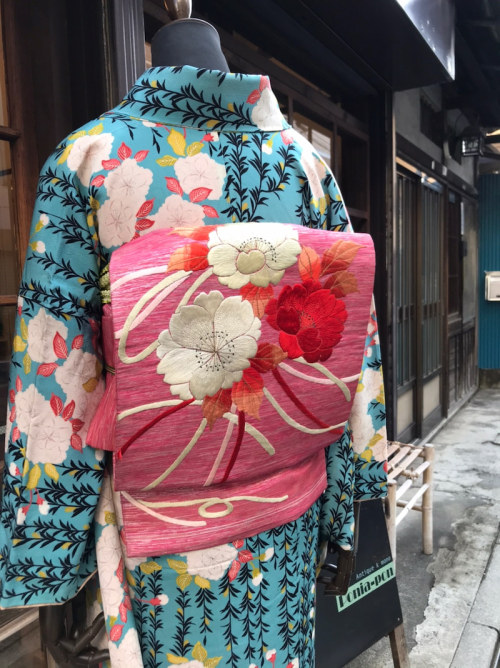 Perfect seasonal kimono outfit, featuring a lively shidare zakura (weeping cherry) kimono, paired wi