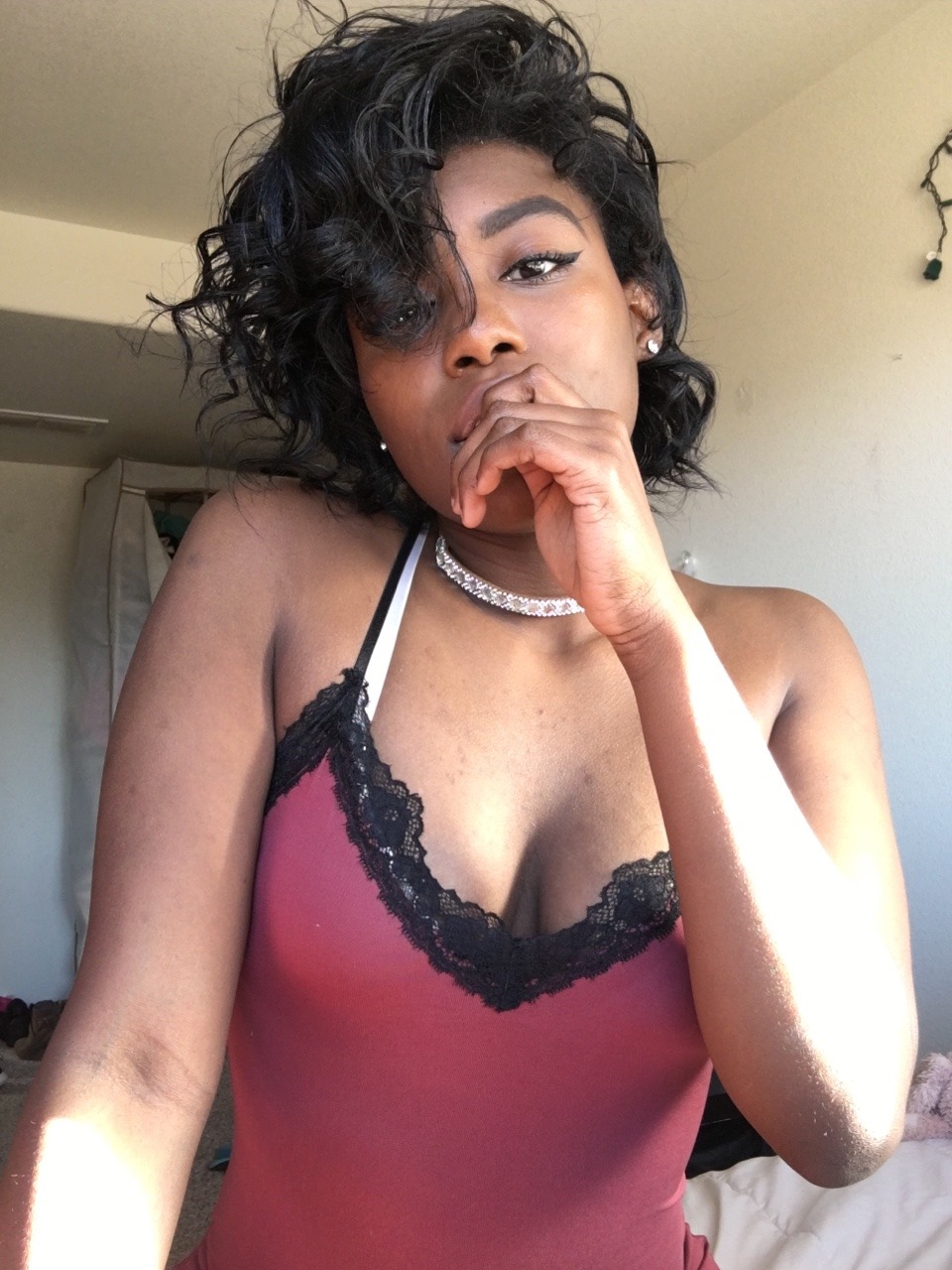 humanrock-blog:  songaeheehee:  Sweeter than a Swisher  Who is she? 😩😩