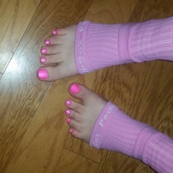 cougarloves:  Sexy feet from some beautiful
