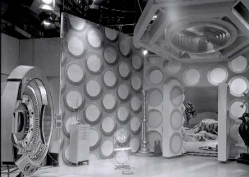 unwillingadventurer:The original TARDIS interior.We like to refer to it as a flat-pack kind of TARDI