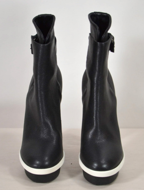 2010s_fashion_designer_balenciaga_boots_shoe_high_heel_black_white