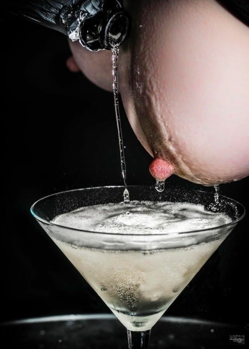 a-sweetheart-being-40:Happy New Year Champagne anyone?