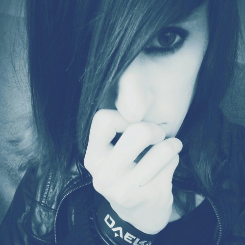 Emo me :3 Rawr me? xd Its my street outfit btw ^_^