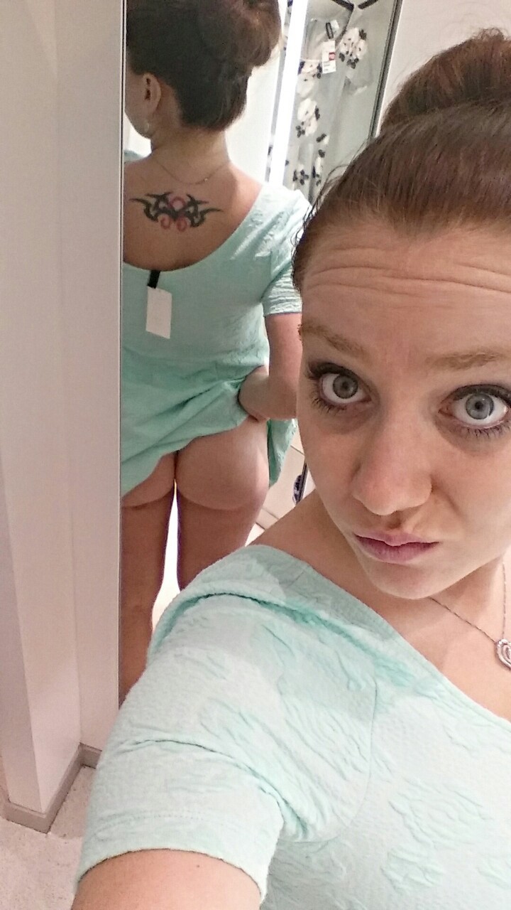 misskcco:  Went window shopping today. Does this make my butt look fat? Lol