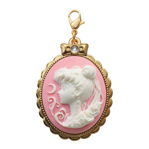 sailormooncollectibles:  Some new pics of the upcoming Sailor Moon cameo charms gashapon! more info: http://www.sailormooncollectibles.com/2014/09/30/sailor-moon-cameo-charms-gashapon-2015/ 