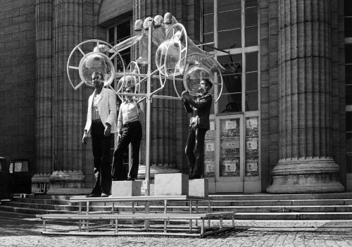 Haus-Rucker-Co, Grüne Lunge (Green Lung), outdoor installation at Kunsthalle Hamburg, 1973   Courte