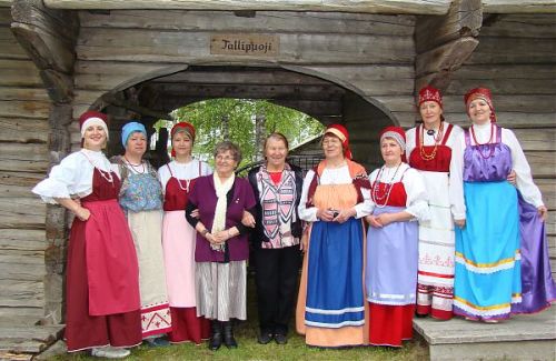 parantajanpolku: Karelian women in Kuusamo, Finland, taking part to karelian language revitalization