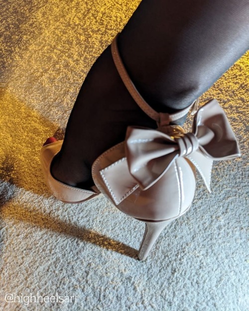 Creamy Bow #creamybow #highheels #highheelsandals #anklestraps #anklestrapsandals #bowsandals #stock