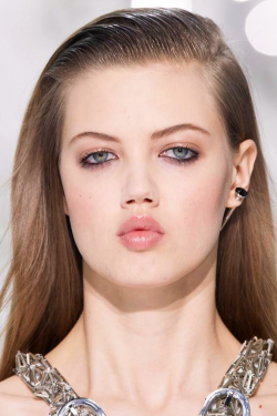 versacewoman:  Lindsey Wixson at Versace FW13 