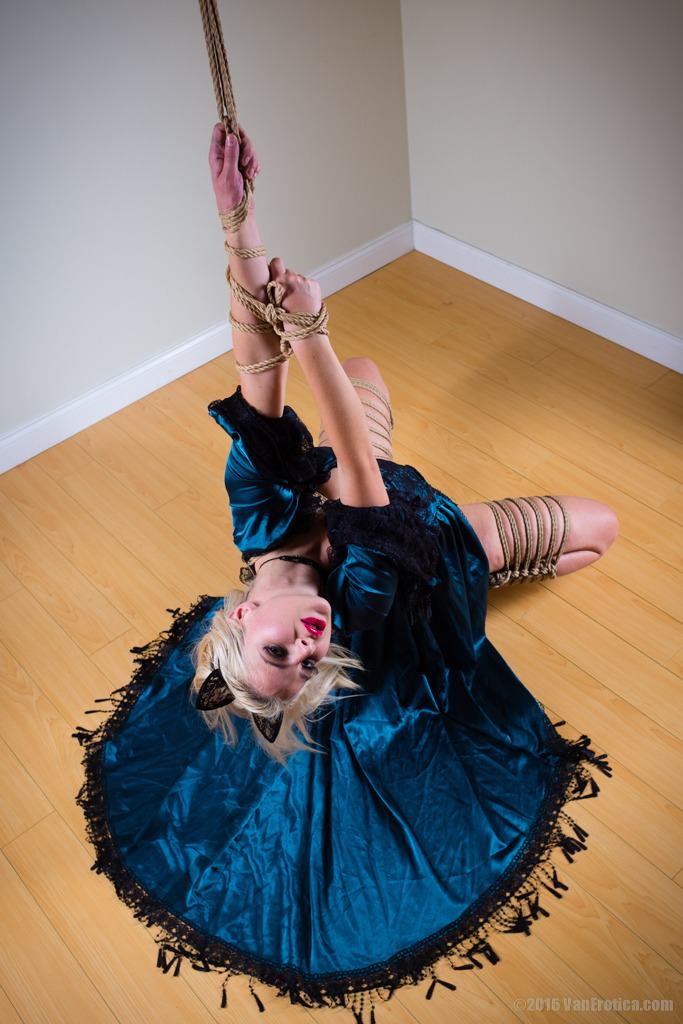 vanerotica:Blue Belle (Model: @claudiarylie-thechateau. Rigging and photo by me.)