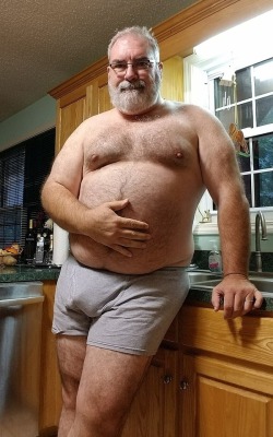 chubbyaddiction:Woooof daddy…