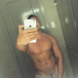 hotguys-instagram.site post 168359041720