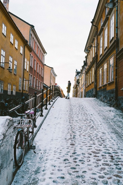 benngie: Getting lost on the icy cobblestone streets of Stockholm. 