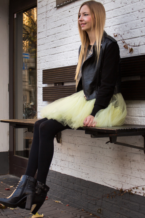 tightsobsession: Tulle skirt. Via A Little Bit Of Carrie.