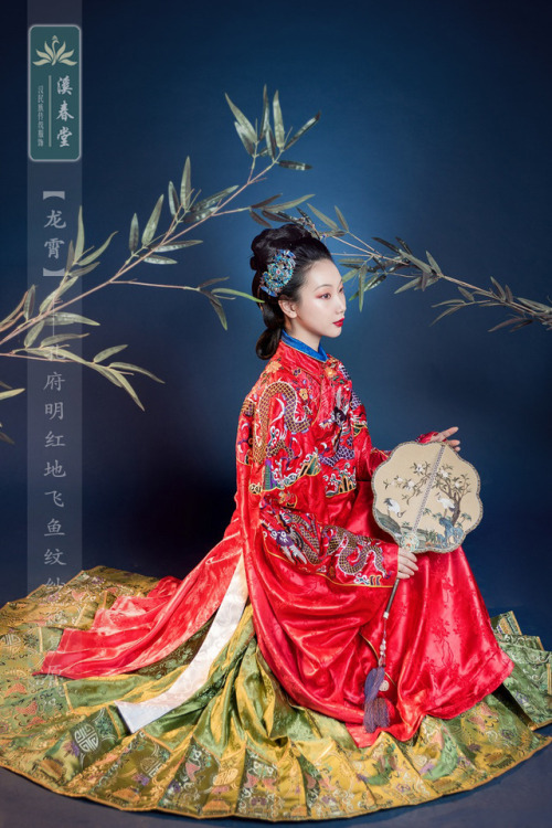 Traditional Chines hanfu in style of Ming dynasty by 溪春堂传统服饰