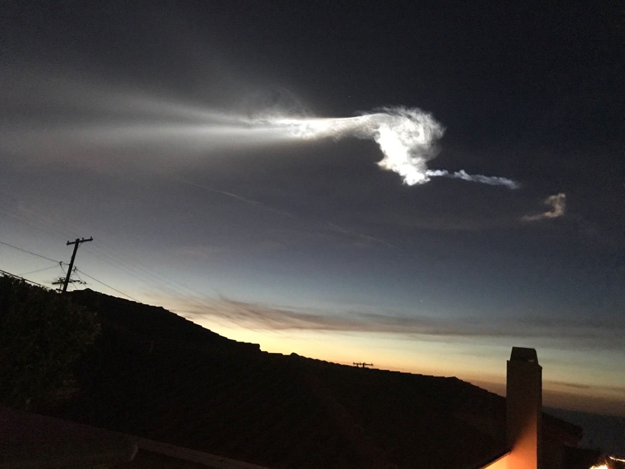 webuiltthiscity:Got to my parents’ house just in time to see the SpaceX launch