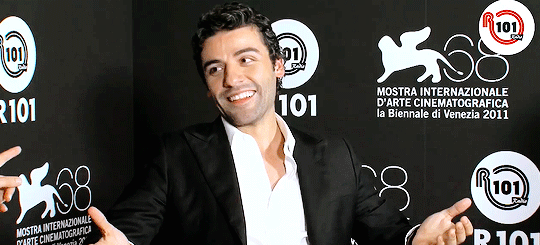 justoscarisaac: Oscar Isaac being adorable – (01/∞)