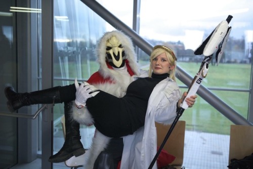 Hello darlings! I have gathered up photos of a coaplay i recent did. I was the mercy and my friend w