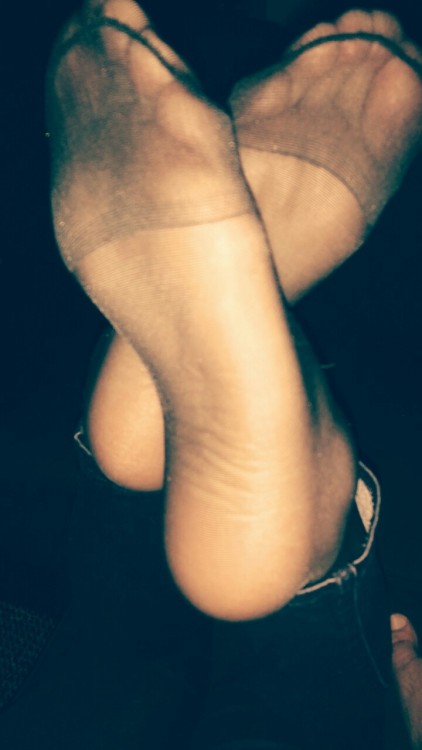 mikelovesfeet: Silky feet :)