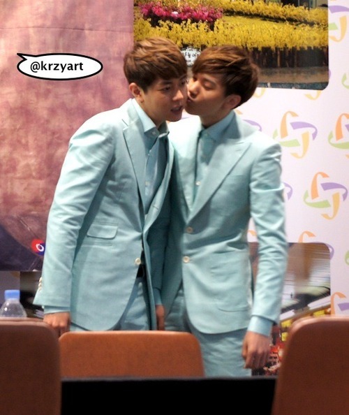 historyvn:  OMG ~~ *laugh*Yes, everybody ~ It’s KISS DAY But SiHyung’s face