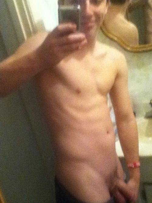 str8guyssexting:  cute lives 4 miles from me….