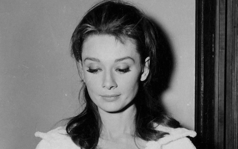 gatabella:Audrey Hepburn on the set of Breakfast At Tiffany’s, 1961