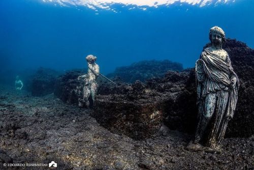 historyfilia:Underwater archeological park in Baia, Italy(Source)