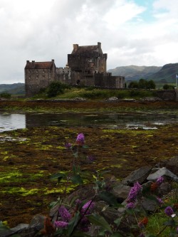 celticrealm:  eilean donan castle, scotland