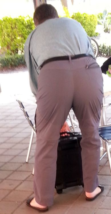 heavybulge:  brilliant daddy all round, big bulge, handsome butt, adorable face.