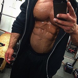 hotmuscularmenblog:Anthony PetrellaIG: @ptla93