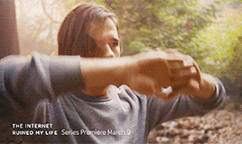 beautiful-ruiner:Using Finger Tutting to Make Magic Happen on ‘The Magicians’