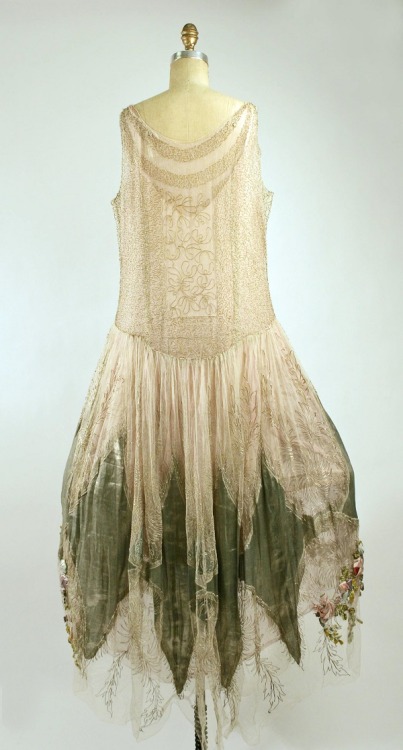 jaclcfrost:  and here’s a dress from 1928 designed by the boué sisters aka an actual fairy dress for an actual fairy 