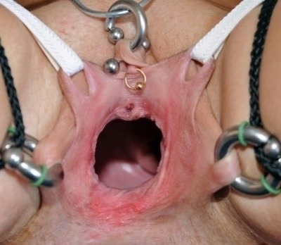 master-of-her-holes:  Master’s filthy little fuck toy needs that gaping leaking