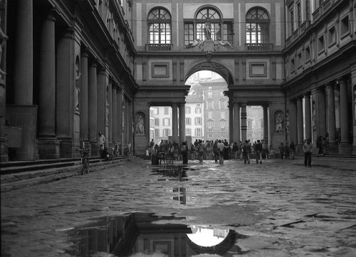 Firenze 3 by §Claudio§ on Flickr.Gli UFFIZI, Firenze 1982