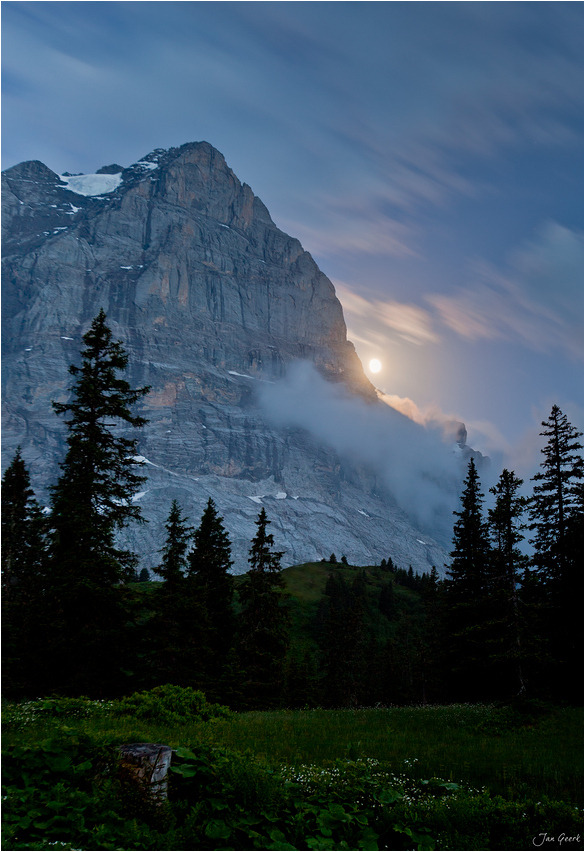 llbwwb:  Moon rise by Jan Geerk.